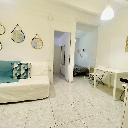 07 Basic Center Barcelona3 1 Apartment *