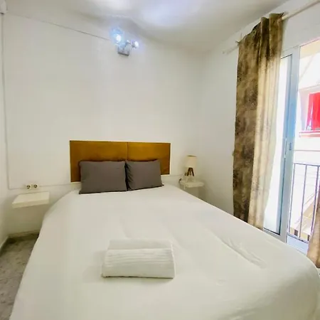 07 Basic Center Barcelona3 1 Apartment *